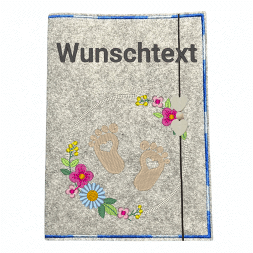 Graue Mutterpasshülle mit Blumen und personalisiertem Wunschtext
