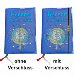 Zwei blaue Gotteslobhüllen aus Kunstleder für Gesangbücher mit gesticktem Kreuz und Datum 