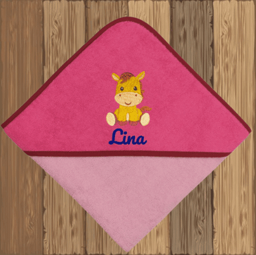 Kapuzenhandtuch mit Pferdemotiv und Name – pink-rosa, bestickt mit „Lina“