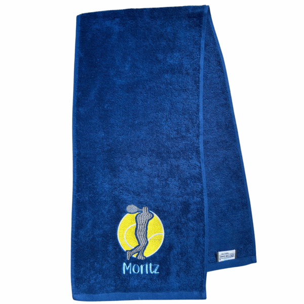 Tennishandtuch mit Motiv & Name: Dunkelblaues Tennishandtuch mit Tennisspieler-Silhouette und gesticktem Namen „Moritz“
