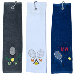 Tennishandtücher mit Initialen M und W und verschiedenen Tennismotiven bestickt
