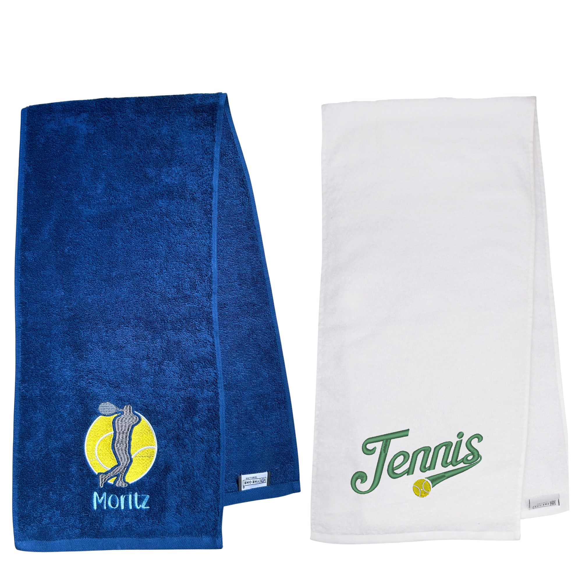 Vorschaubild Tennishandtuch mit Motiv & Name: Zwei Tennishandtücher, eines in Blau mit Name "Moritz", eines in Weiß mit grünem Schriftzug "Tennis"