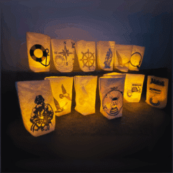 Kombination aus Lichtbeuteln mit maritimen Motiven wie Kompass, Möwen, Seemannshase und Schiffsdesigns