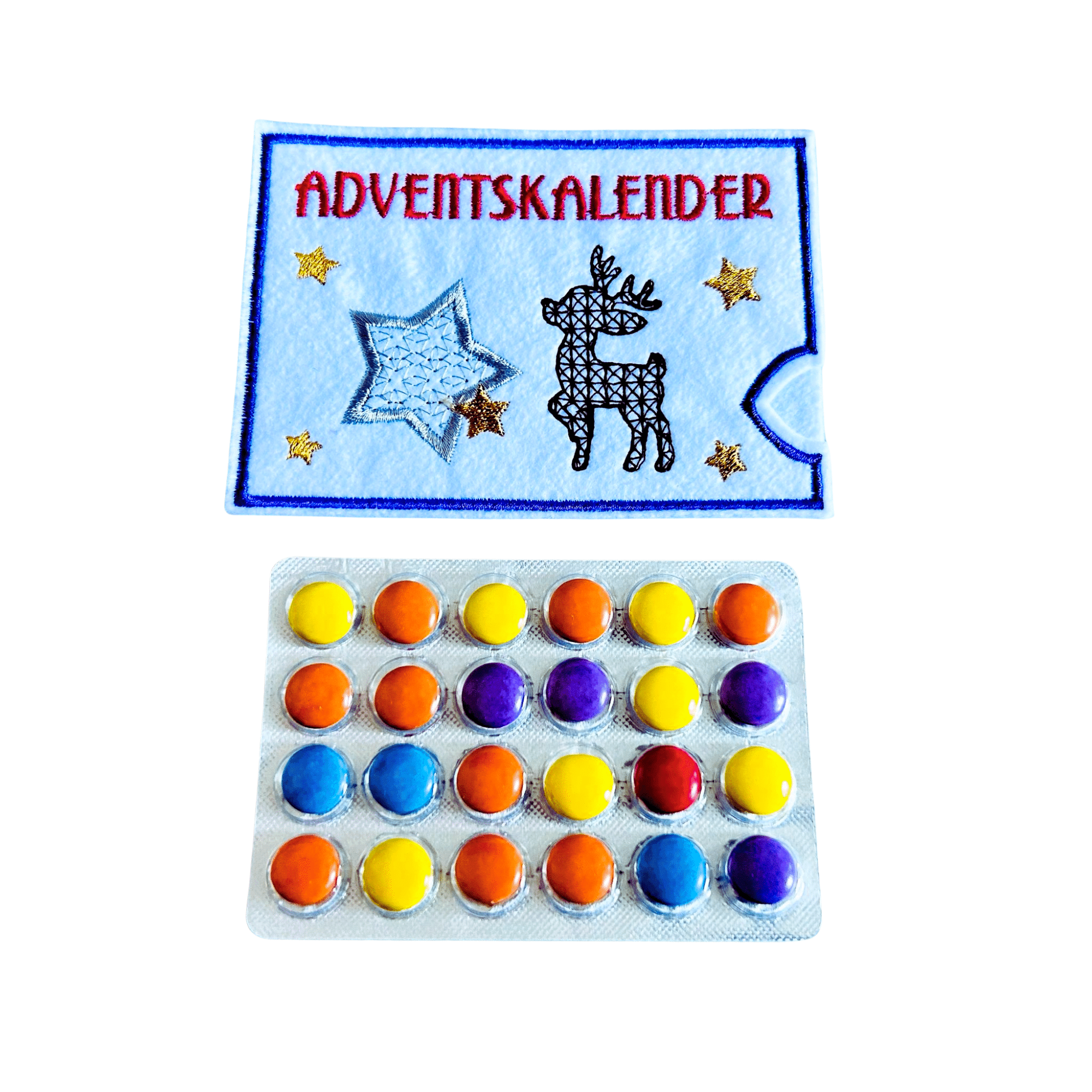 Adventskalender to go Hülle mit Rentierstickerei und bunten Schokolinsen