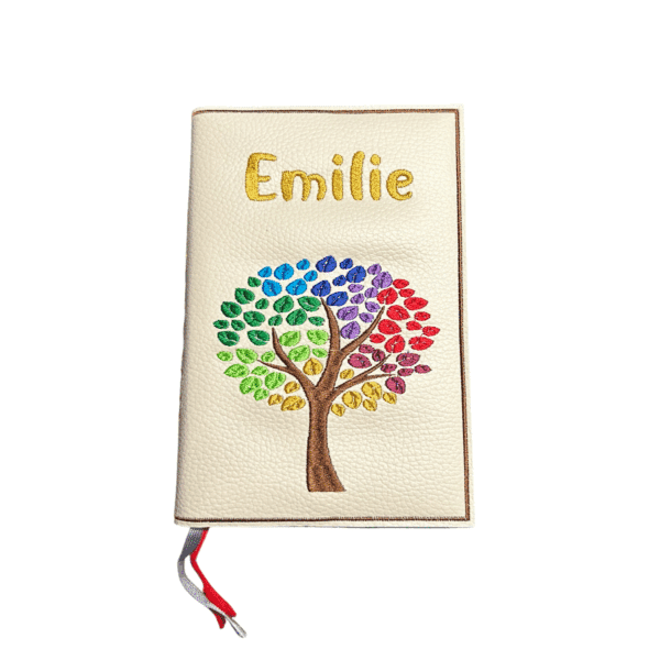 Bestickte Gotteslobhülle aus Kunstleder in Creme mit farbigem Baum des Lebens Motiv und Personalisierung