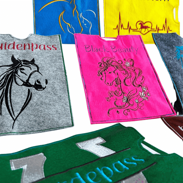 Equidenpasshülle aus Filz in verschiedenen Farben und Designs