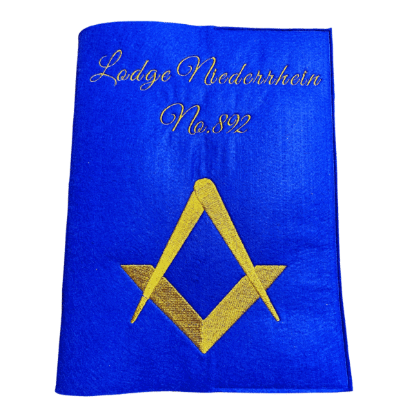 Freimaurer Dokumentenmappe aus Filz in Royalblau mit großem goldenen Freimaurer-Symbol.