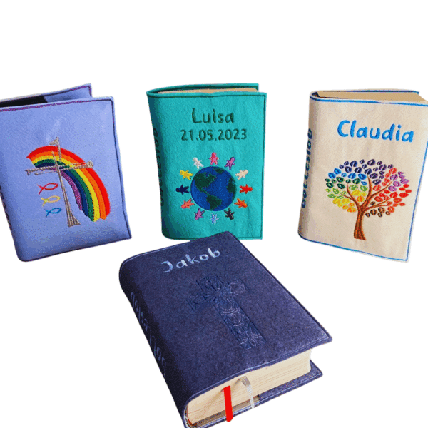 Gotteslobhülle aus Filz mit Name und Datum bestickt – personalisiertes Kommuniongeschenk.