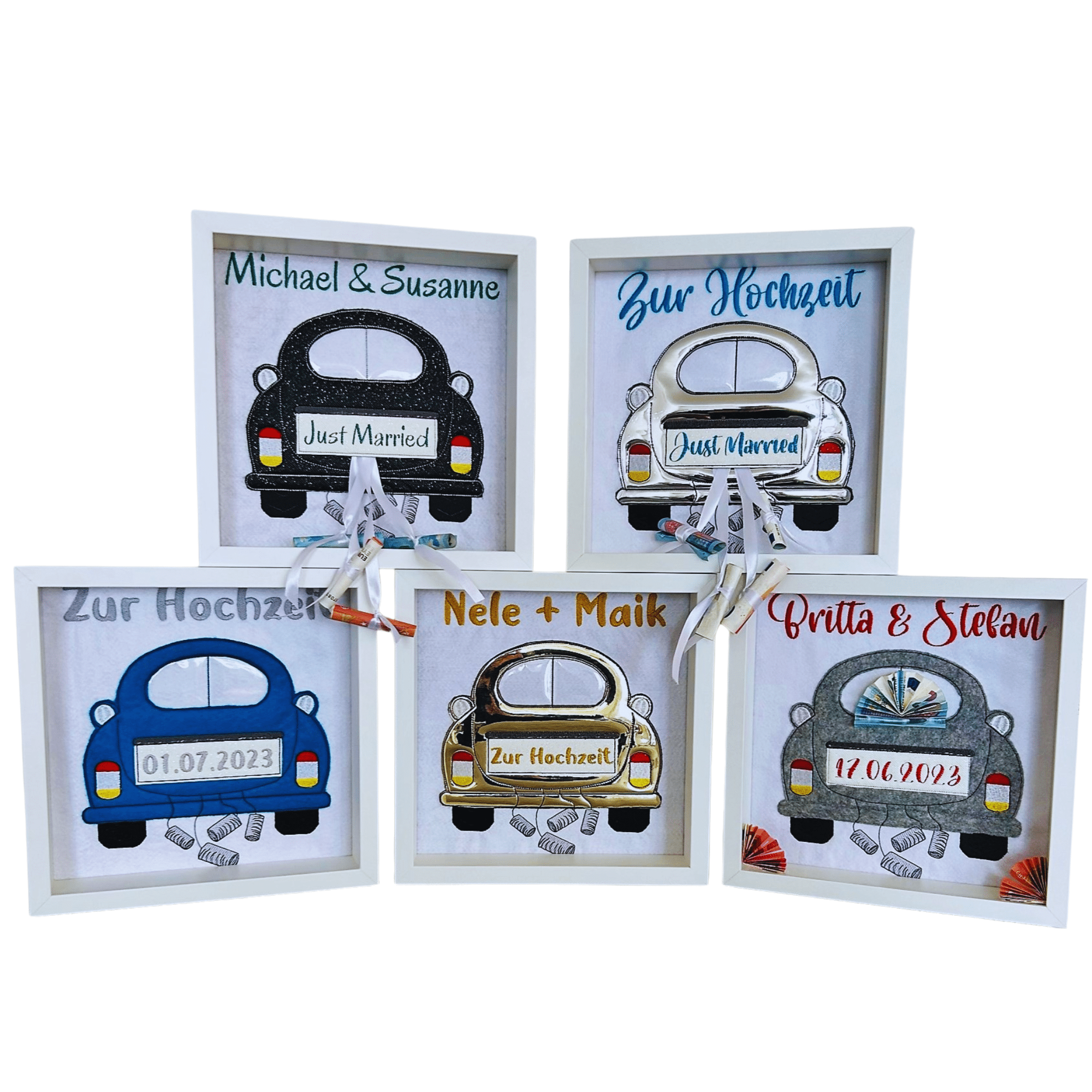 Geldgeschenk zur Hochzeit mit fünf verschiedenen Bilderrahmen, bestickt mit Namen, Datum oder „Just Married“-Text, verziert mit Geldscheinen.