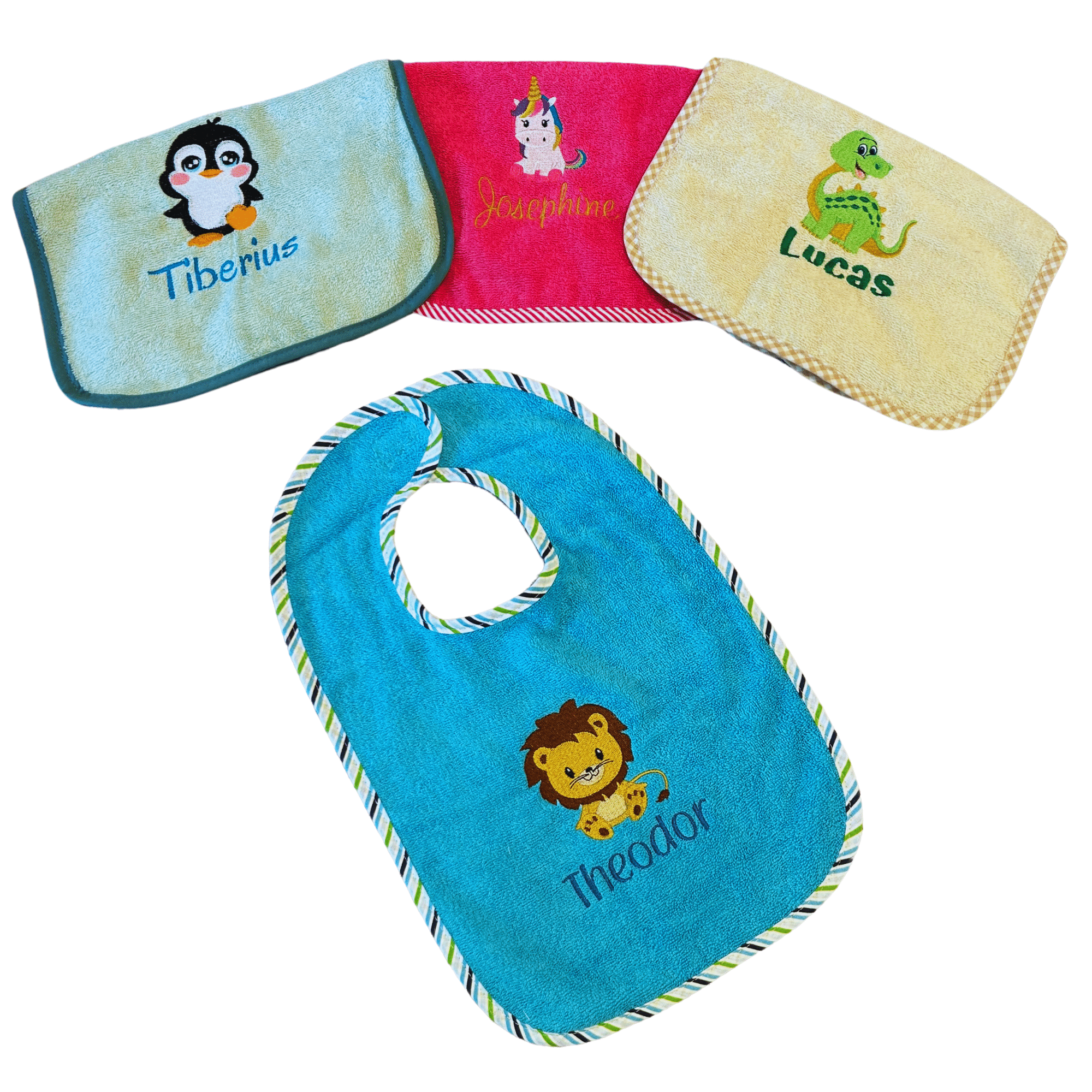 Personalisierte Baby Lätzchen aus Frottier – bestickt mit Namen und Stickmotiven (Löwe, Einhorn, Dino, Pinguin) – Beispiele mit Theodor, Josephine, Lucas & Tiberius