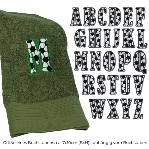 Fußballhandtuch mit Zahl oder Buchstabe: Übersicht aller Buchstaben A–Z als Fußball-Stickmotiv mit grünem Handtuch