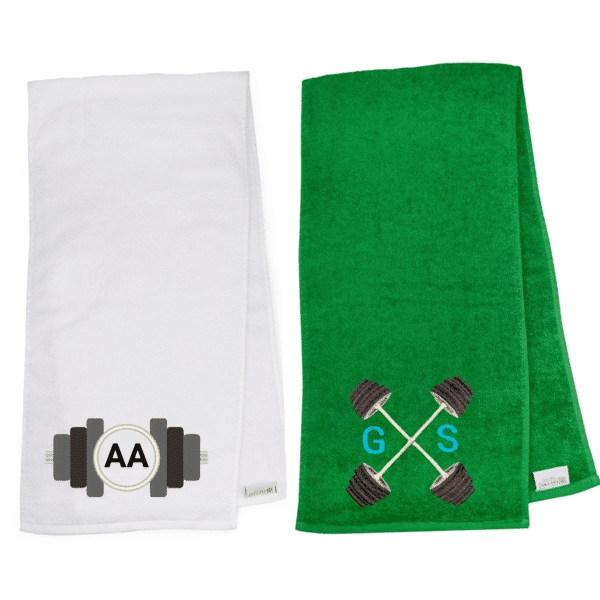 Personalisiertes Sporthandtuch mit Monogramm/Initialen bestickt in weiß und grün. Fitness Handtuch mit Initialen