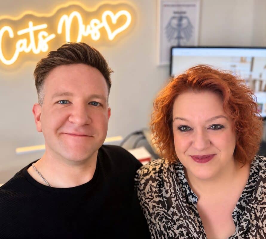Claudia und Moritz gemeinsam im CatsDus Atelier in Düsseldorf.