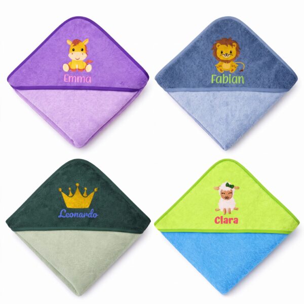 Vier personalisierte bestickte Kapuzenhandtücher für Babys mit verschiedenen Farben, Motiven und Namen